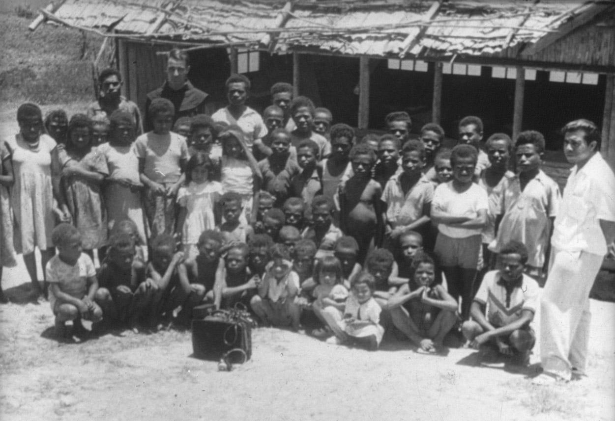 BD/285/173 -
Leerlingen dorpsschool katholieke missie Enarotali