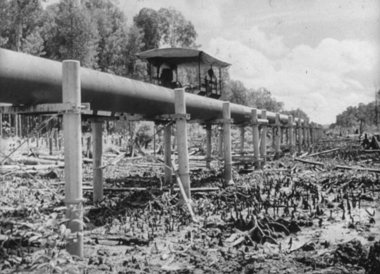 BD/285/193 -
Oliepijpleiding van Mogoi- en Wasian-olievelden naar Moetoeri