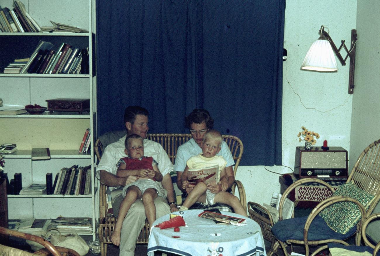 BD/289/167 -
Palen met elektriciteitskabels
