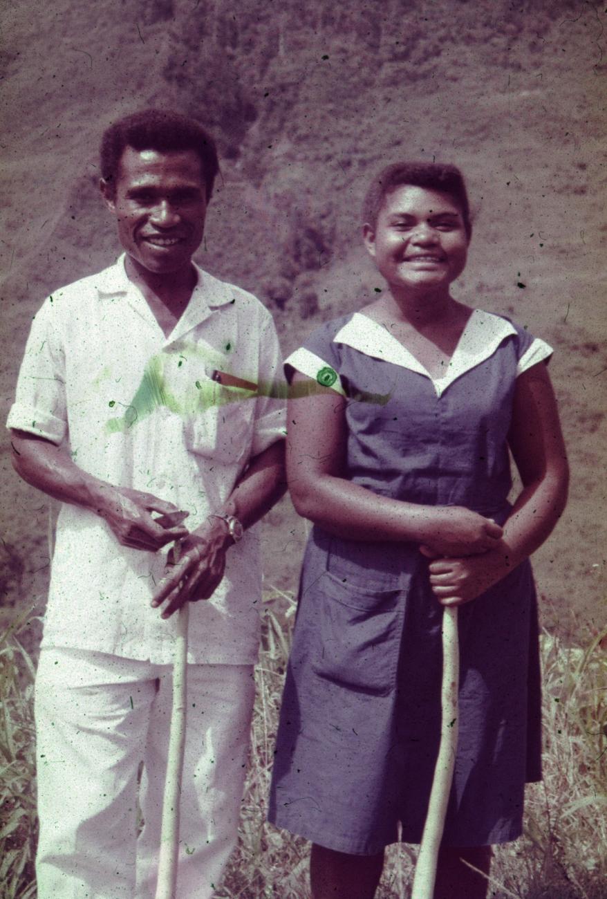 BD/289/196 -
vrouw met kind en zwangere vrouw