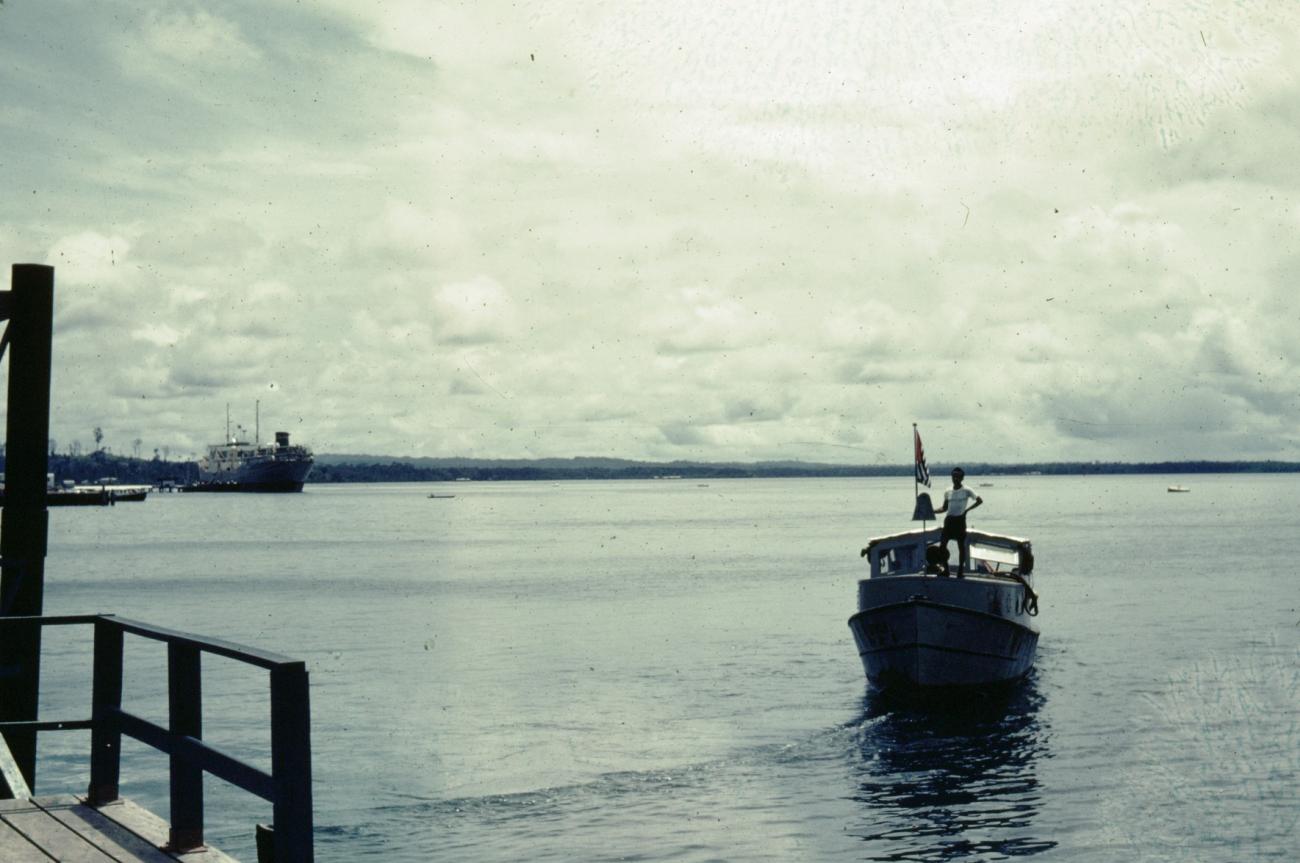 BD/289/72 - 
Uitzicht op rivier
