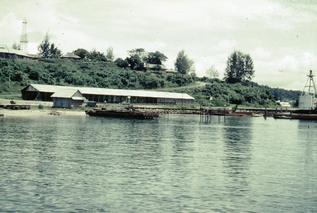 BD/289/78 - 
Gezicht op steiger vanaf water
