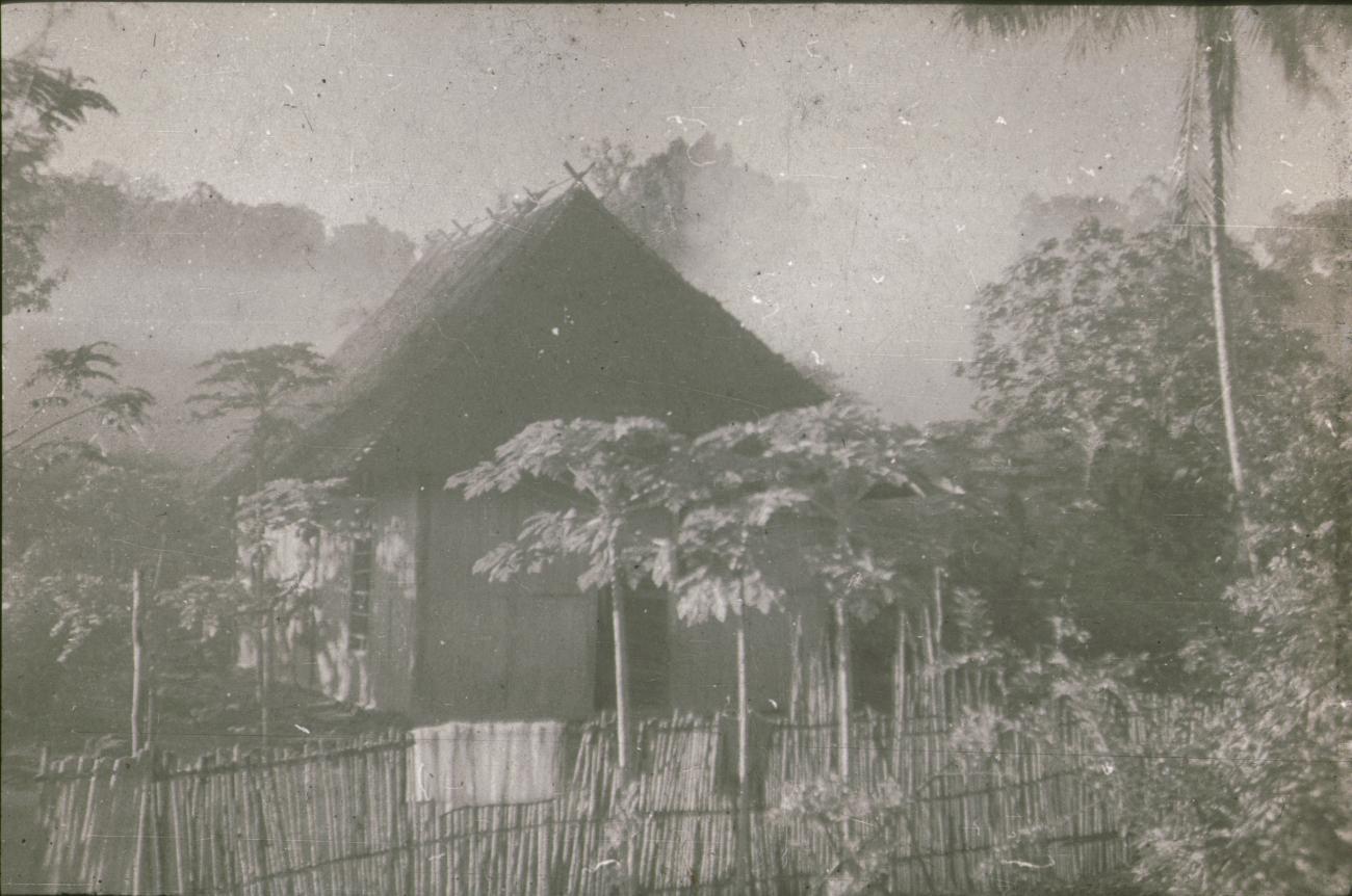 BD/309/392 -
Woning met erf in de Vogelkop in de mist