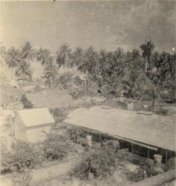BD/318/102 - 
Marinierskazerne op Biak
