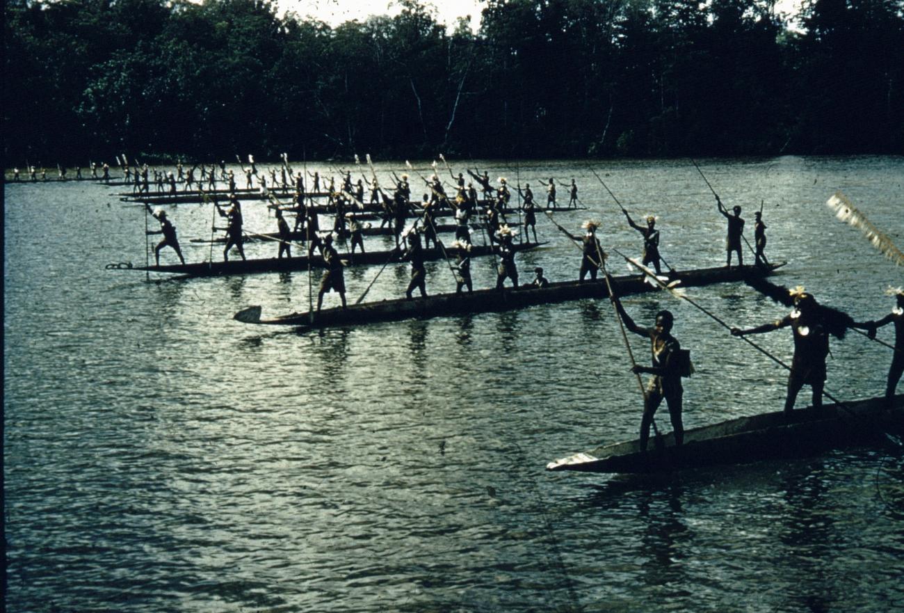 BD/66/220 - 
Asmatfeest op het water
