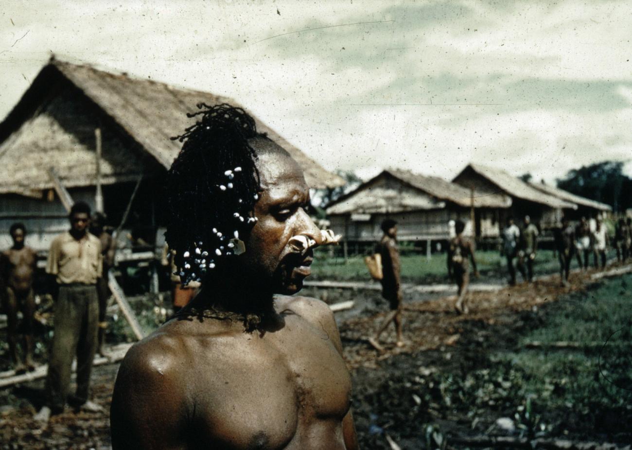 BD/66/241 -
Man uit Zuid Nieuw Guinea