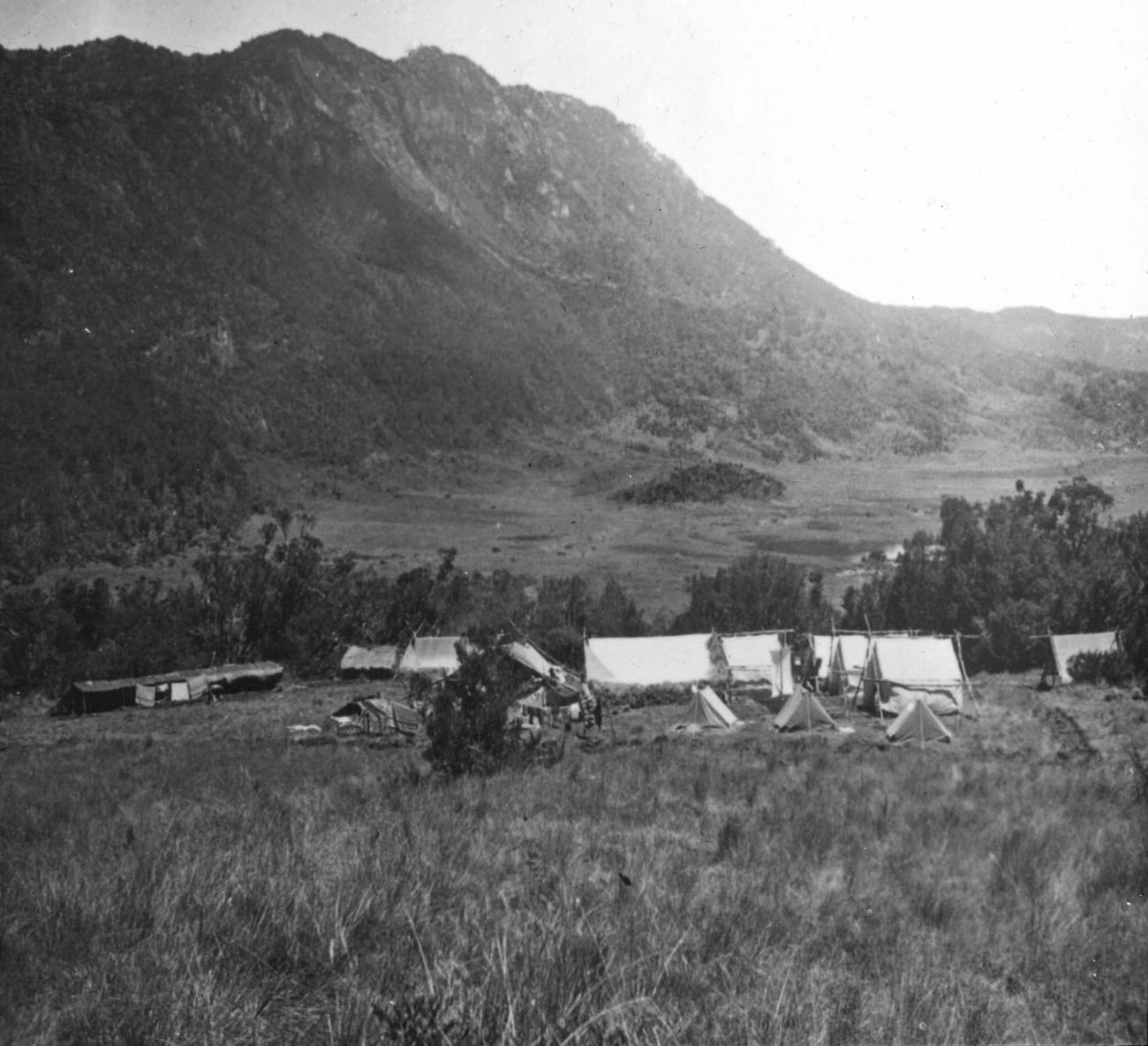 BD/66/292 - 
kamp aan de voet Wilhelminatop

