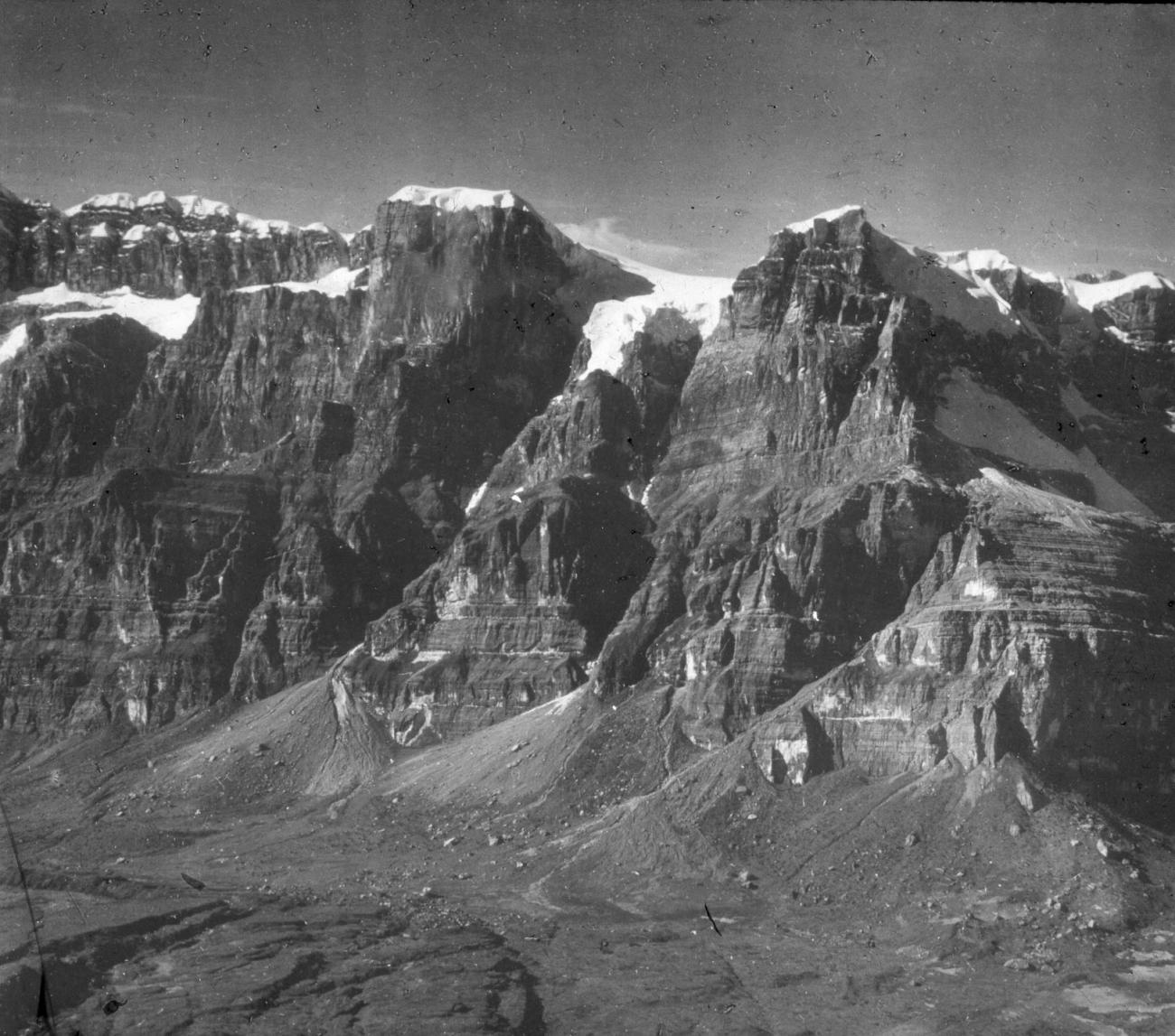 BD/66/304 -
Noordwand Carstenzgebergte