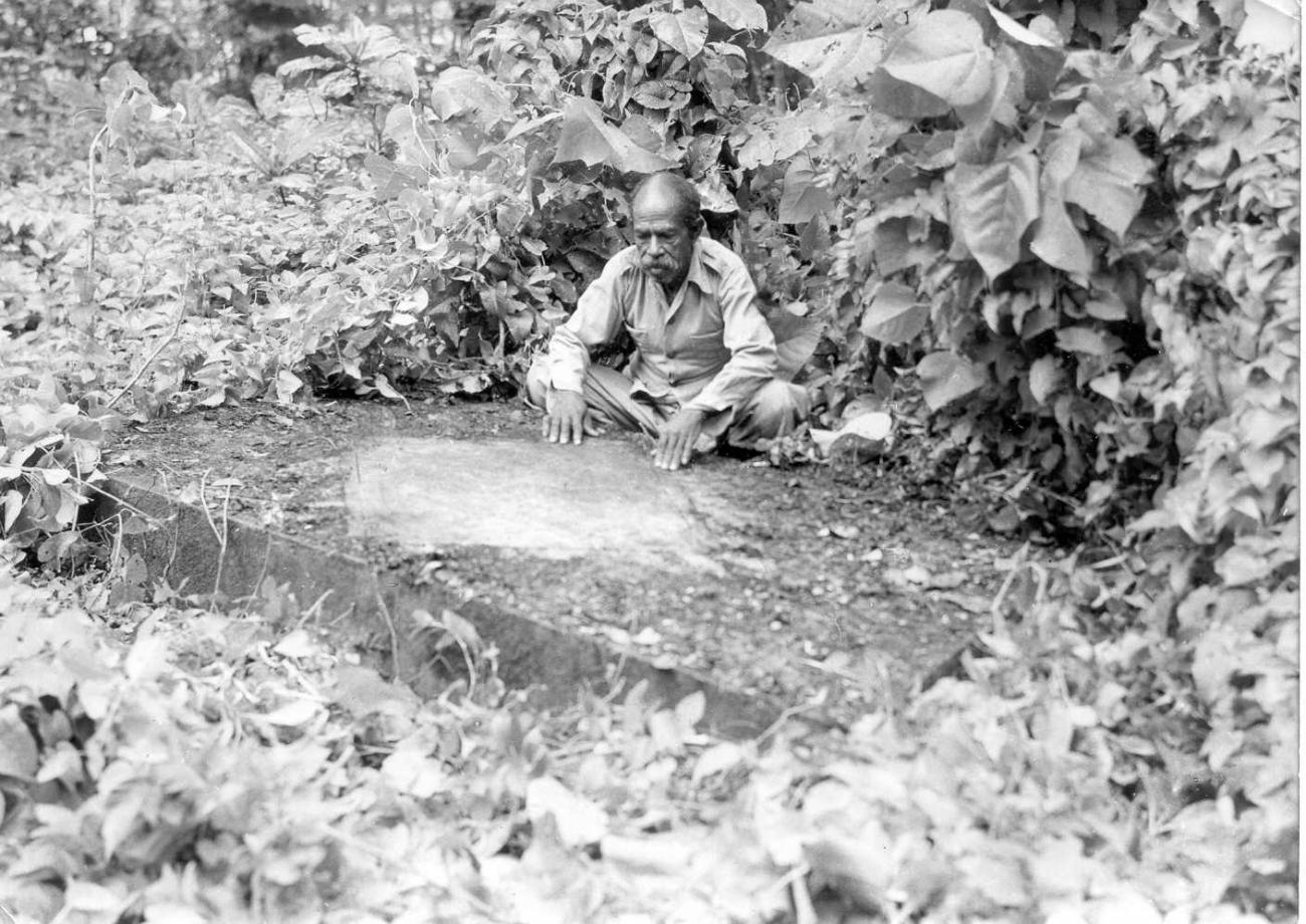 BD/66/308 -
Monument in Mansinam bij Manokwari