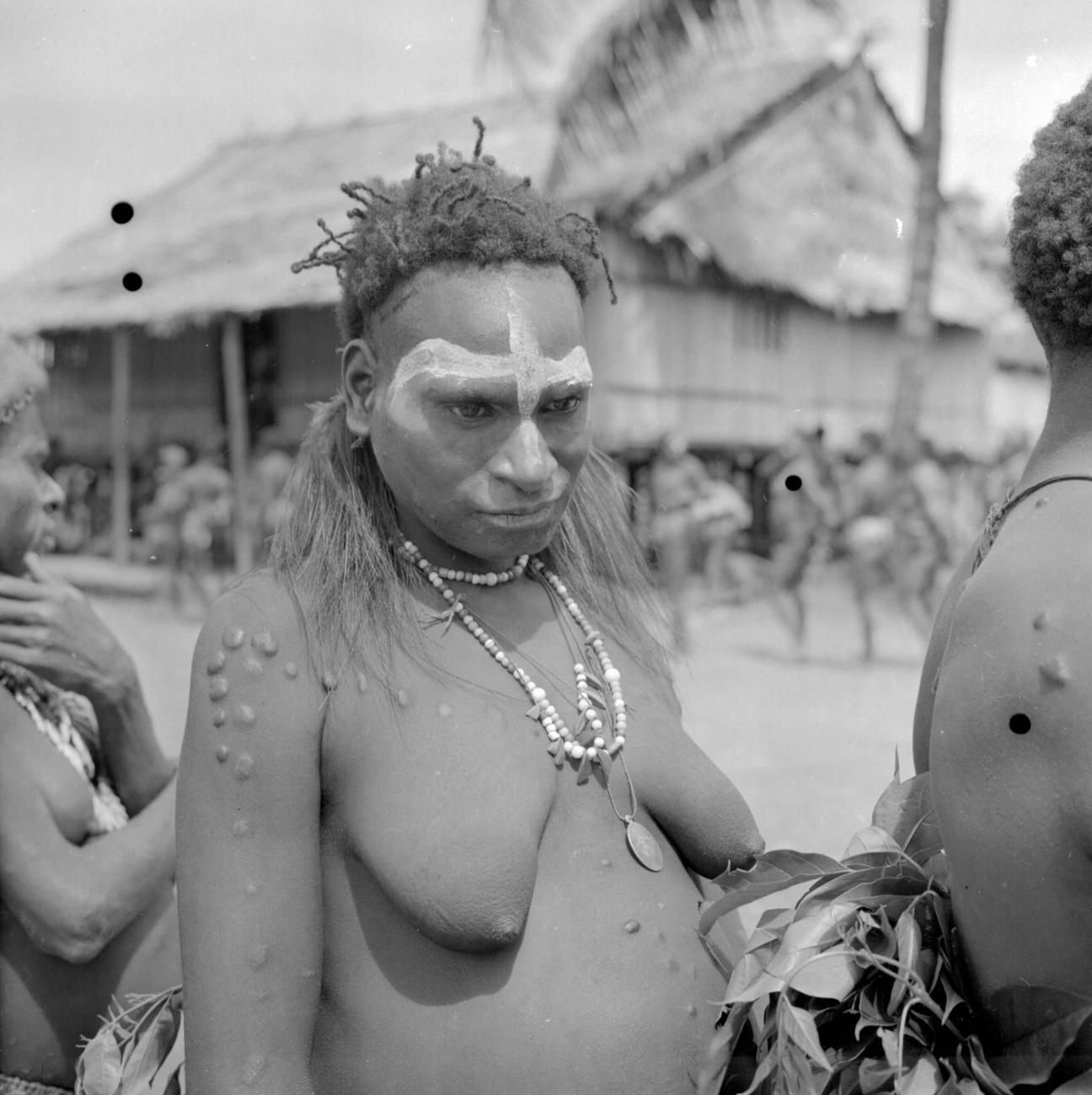 BD/66/381 -
Vrouw uit zuid Nieuw Guinea