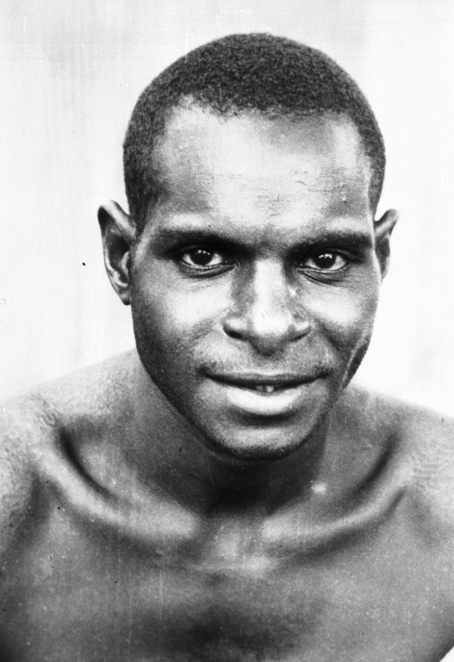 BD/66/394 - 
portret van man uit het Asmatgebied
