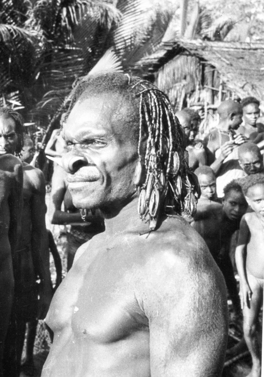 BD/66/400 - 
Portret man  uit de Asmat
