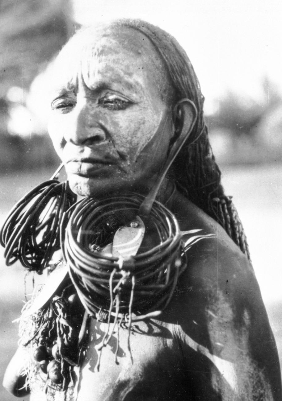 BD/66/401 -
Portret vrouw uit Zuid Nieuw Guinea