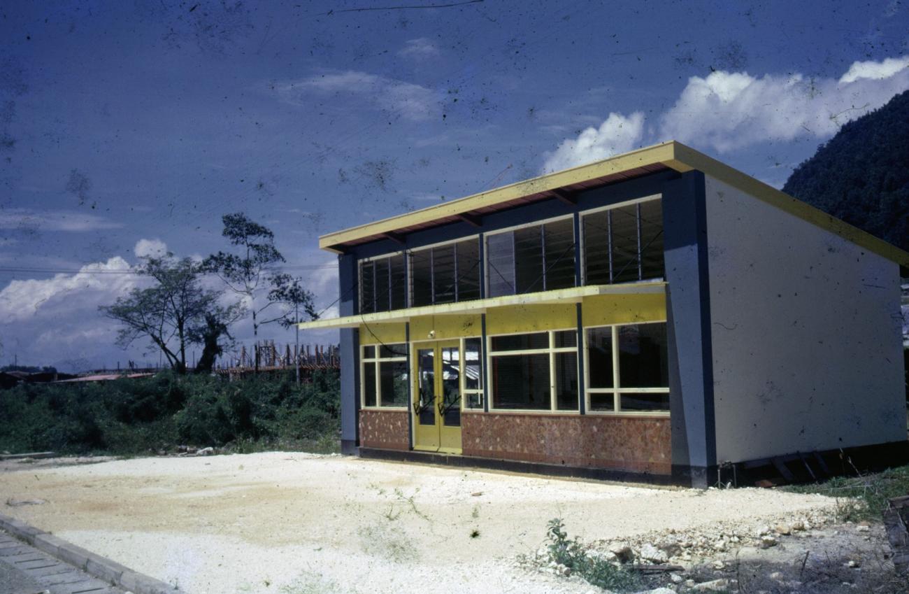 BD/66/44 - 
Leegstaand gebouw 
