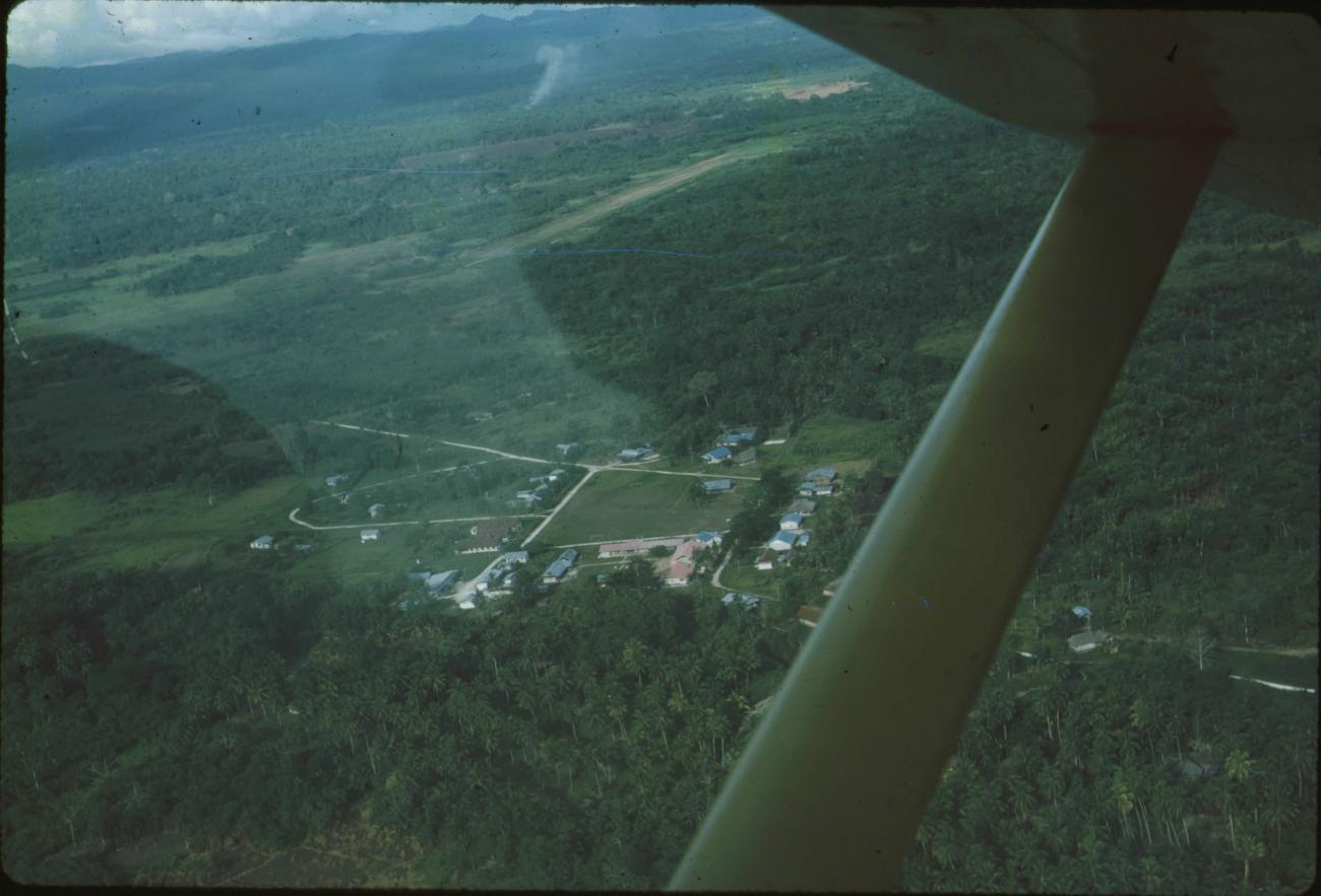 BD/171/289 -
Luchtfoto bebouwing.