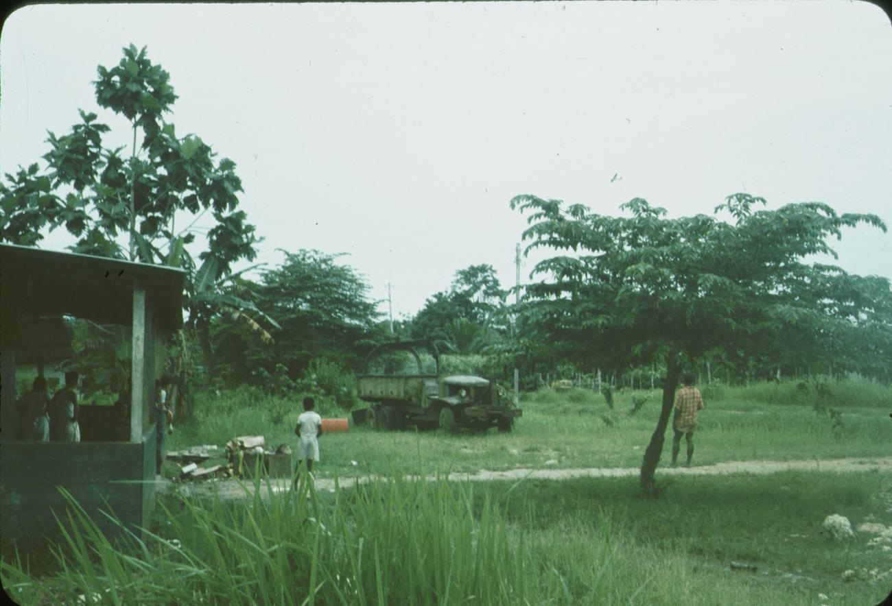BD/171/413 - 
Wrak van truck.
