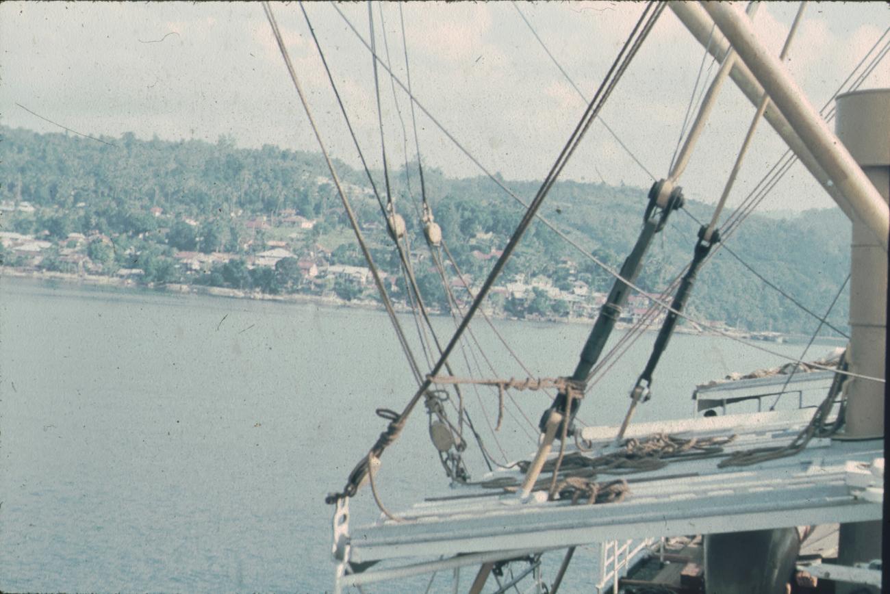 BD/171/449 -
Laadbomen en katrollen schip.