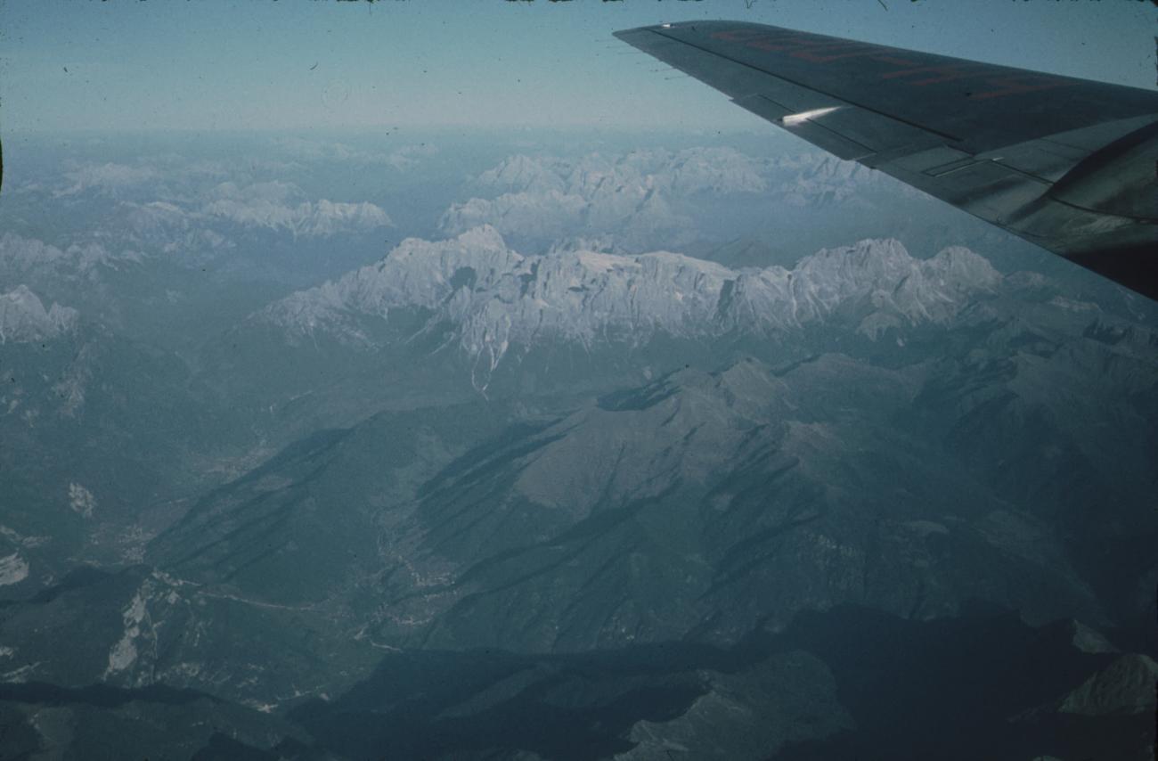 BD/171/44 -
Luchtfoto berglandschap.