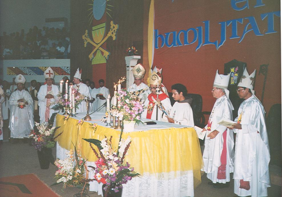 BD/269/645 - 
Groep geestelijken in kerk
