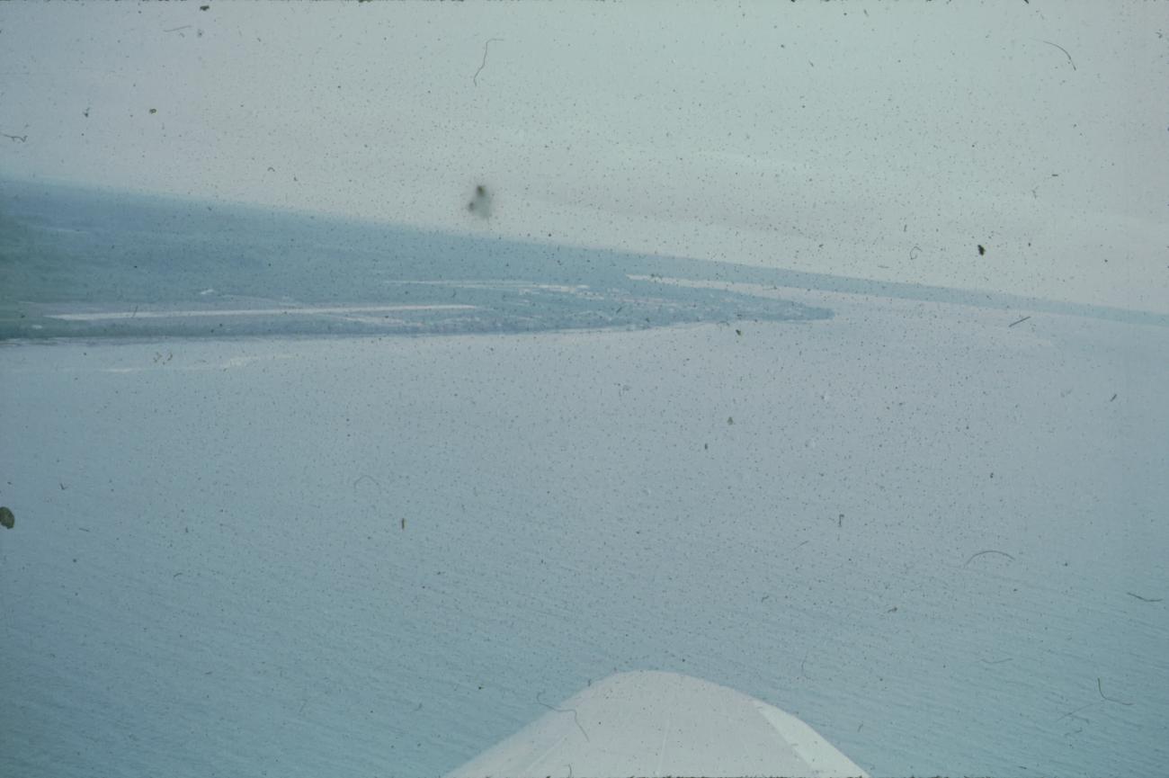 BD/171/1140 -
Luchtfoto van meer en landschap