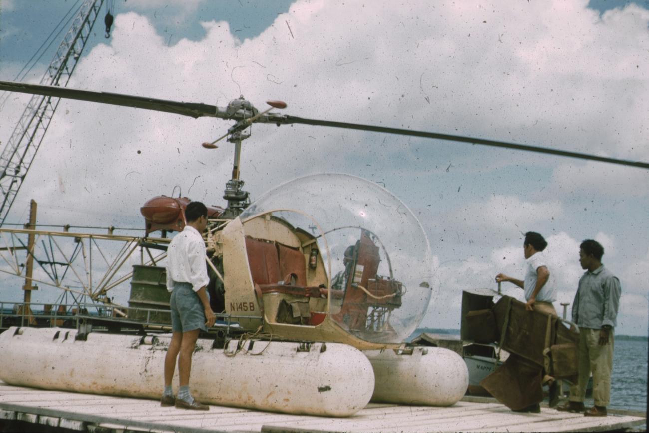 BD/171/619 -
Helikopter in haven.