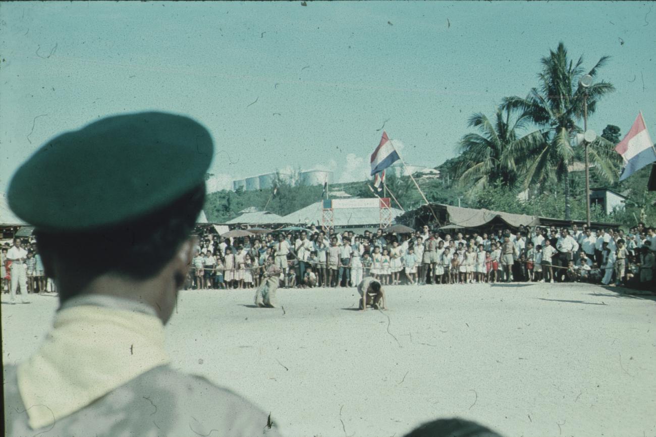 BD/171/640 -
Koninginnendag, wedstrijd zaklopen.