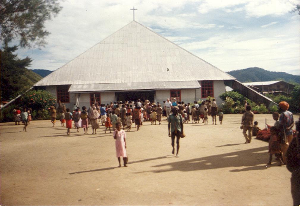 BD/269/1011 - 
Kerkplein Moanemani 

