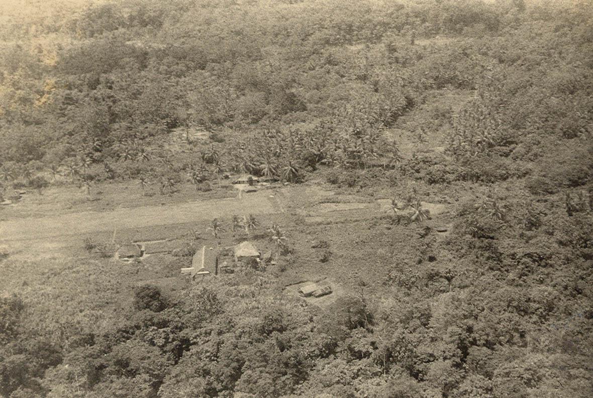 BD/269/1146 -
De nederzetting Arso gezien vanuit de lucht