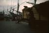 BD/166/276 Lading hout op kade