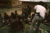 BD/166/66 Man met pistool op rug op de markt