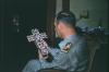 BD/209/3093 Officier met kruis in handen