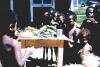 BD/144/246 Groepsfoto etende kinderen
