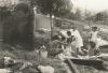 BD/256/118 Papoea- kindren bezig met de was