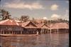 BD/67/194 Huizen op palen in het water