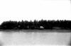 BD/67/242 Landschapsfoto van water en oever