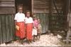 BD/132/156 kinderen waarvan twee in schooluniform