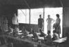 BD/133/142 Op bezoek in een school