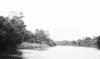 BD/133/224 Opname van de rivier met haar oevers