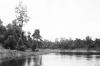 BD/133/227 Opname van de rivier met haar oevers