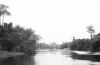 BD/133/230 Opname van de rivier met haar oevers