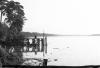 BD/133/451 Landschapsopname van de rivier met oever