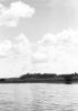 BD/133/526 Opname van de oever, genomen vanaf het water