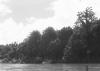 BD/133/571 De rivier met haar oever