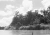 BD/133/573 De rivier met haar oever