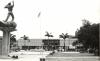 BD/253/112 Monument Yos Sudarso en parlementsgebouw in Jayapura