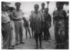 BD/54/49 Kampong Lampol I Merauke, groepsfoto met o.m. Papoea's