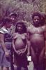 BD/289/209 met o.m. vrouw met draagtas waarin baby