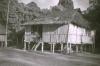 BD/309/394 Paalwoning in het dorp Sayal