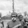 BD/66/380 Man uit het Asmatgebied, ceremonieel beschilderd