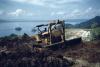 BD/66/42 Bouwwerken en buldozer bij een baai